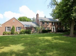 430 Bunker Hill Dr, Brookfield, WI 53005