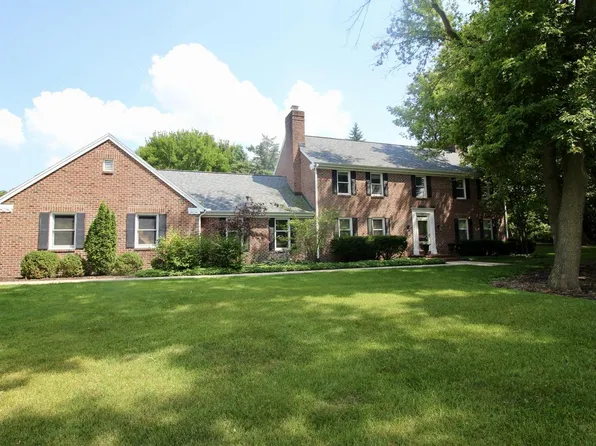 430 Bunker Hill DRIVE, Brookfield, WI 53005