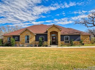 112 Abrego Knol Dr, Floresville, TX 78114