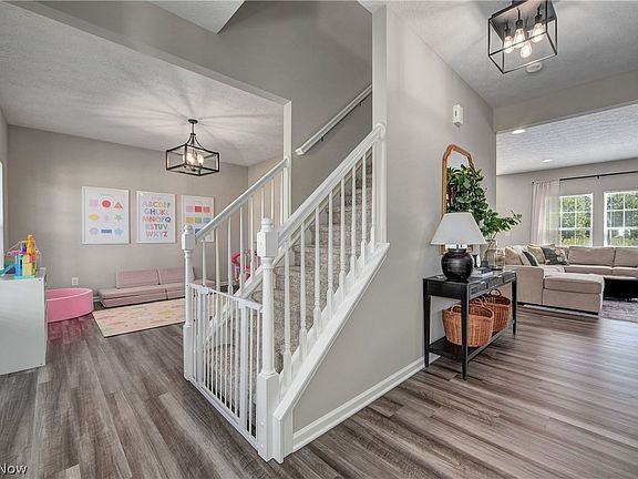 4th image of 8133 Ashford Cir