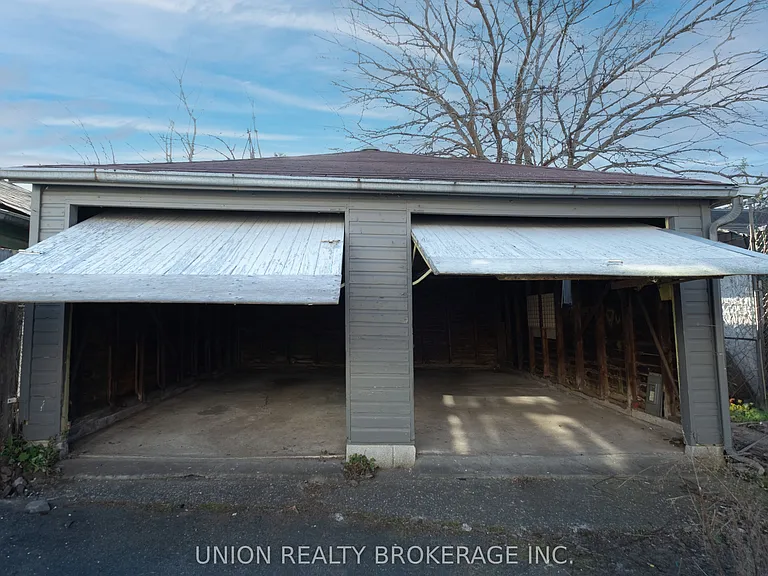 163 Wolverleigh Blvd #GARAGE — Photo 2