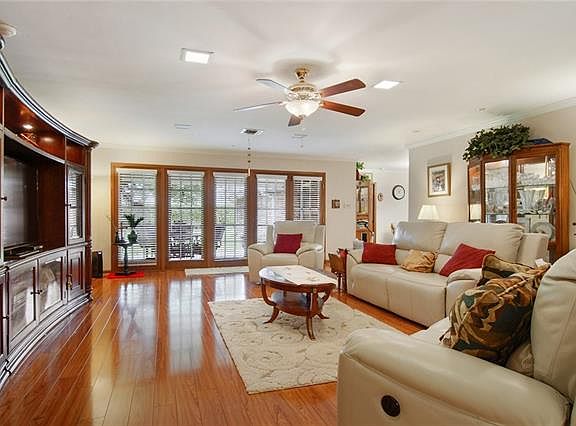 4th image of 4512 Woodland Ave