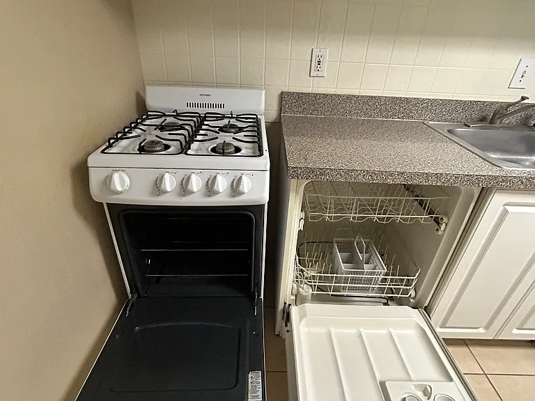 109 Oyster Bay Cir #240 — Photo 8
