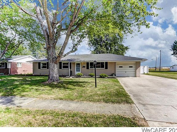 3rd image of 702 Carolyn Dr