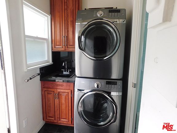 3rd image of 8702 Rosewood Ave