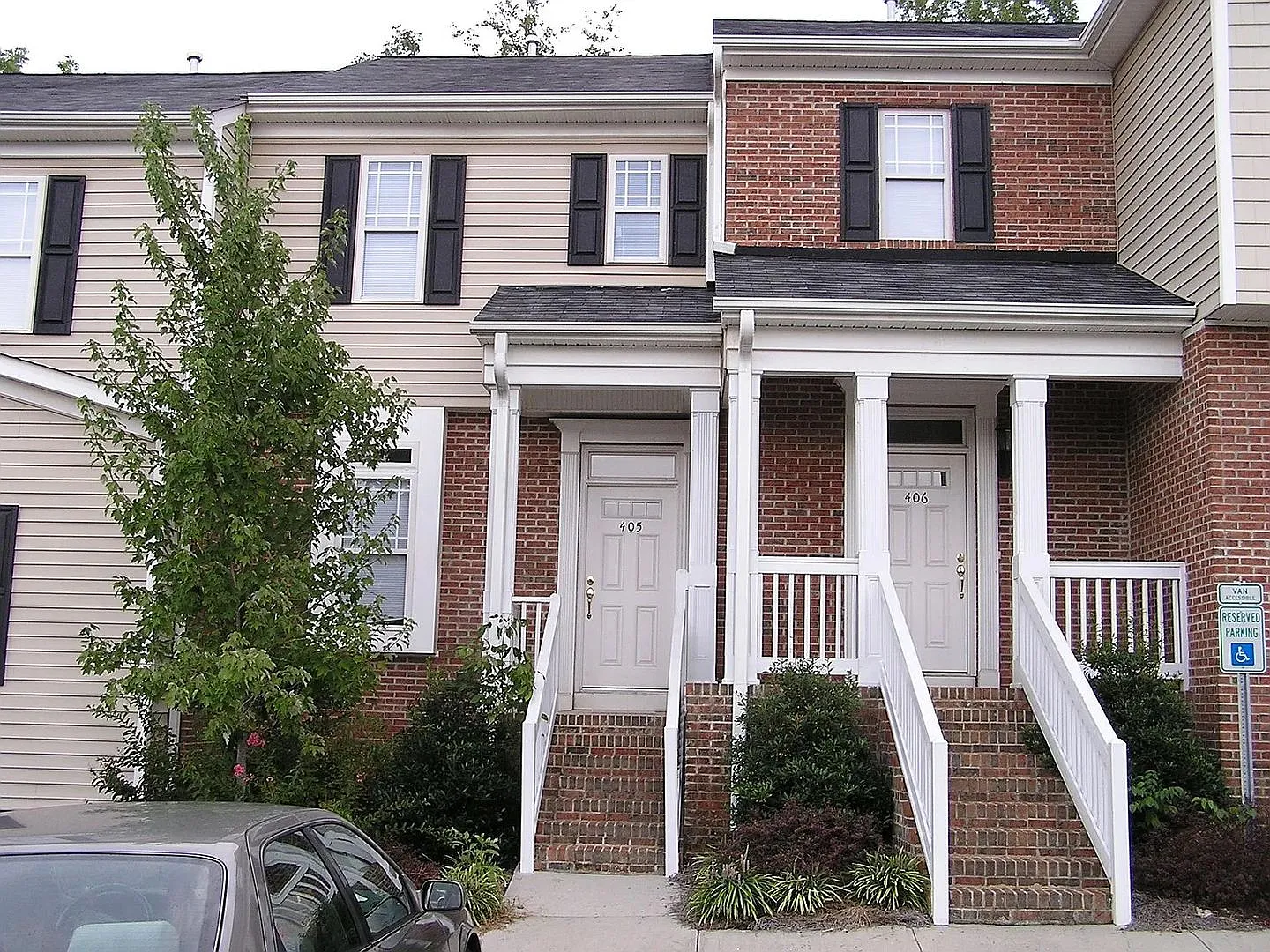 Room in 2 Bedroom Home at Windermere Dr — Photo 1