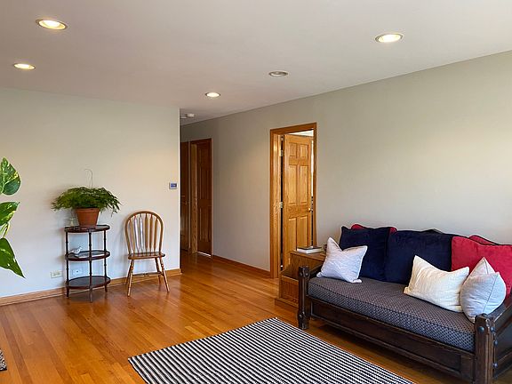 4th image of 4851 W Bryn Mawr Ave