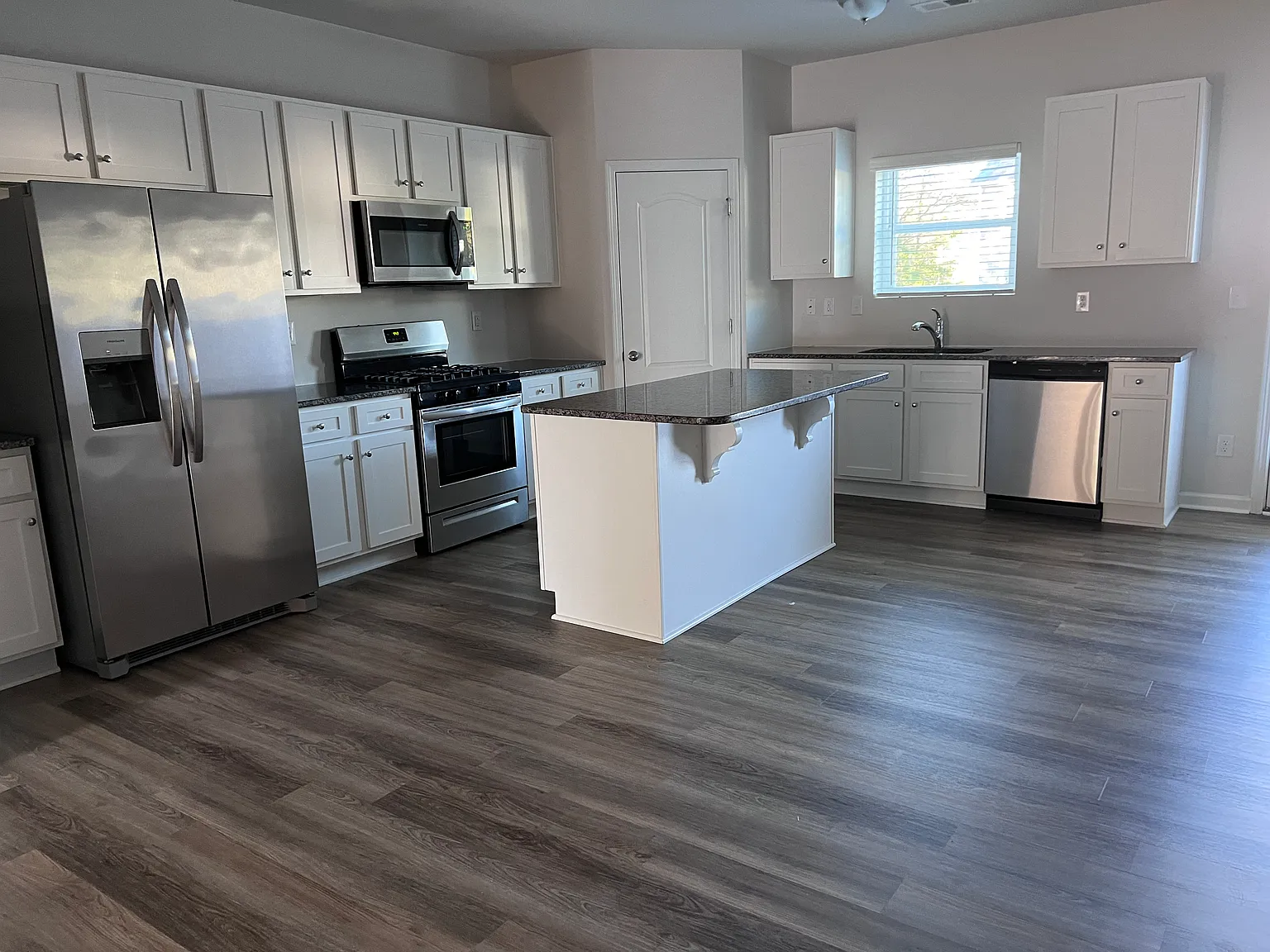 184afl — Photo 2