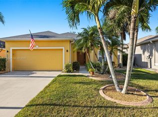 9723 Gladiolus Bulb Loop, Fort Myers, FL 33908