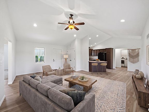 4th image of 20 Ashwood Ln