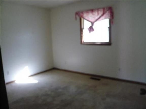 5th image of 1034 Oxford Ct