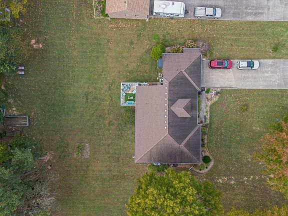 3rd image of 930 Mari Dr