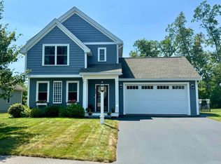 155 Shore Dr, Nashua, NH 03062