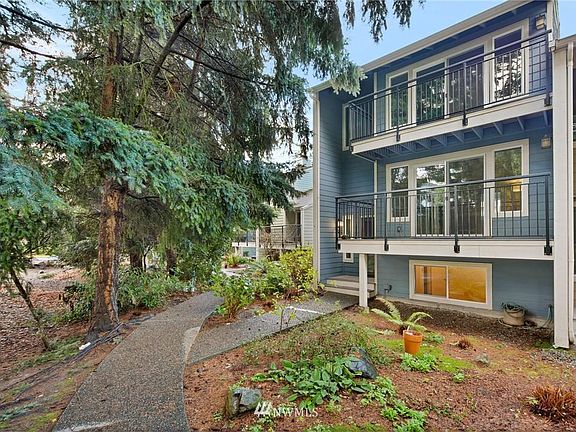2nd image of 838 N 161st Pl