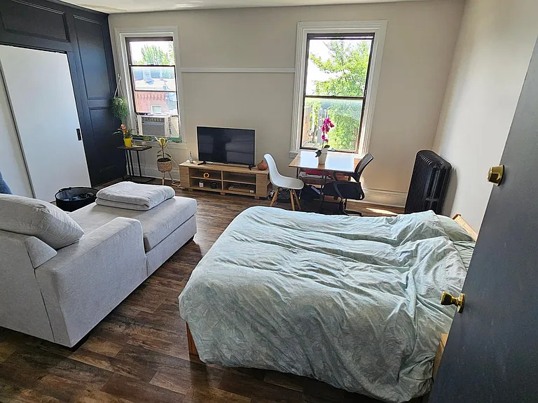 2025 Pine St #3F — Photo 1