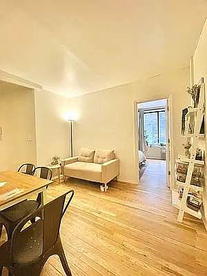 4th image of 112 E 40th St #7B