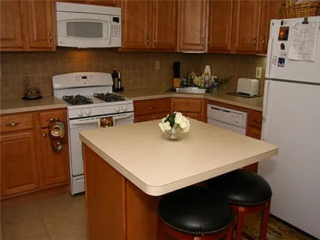 Center Grove Village — Photo 12