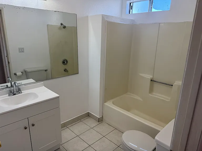 2500 N Naomi St #102 — Photo 8