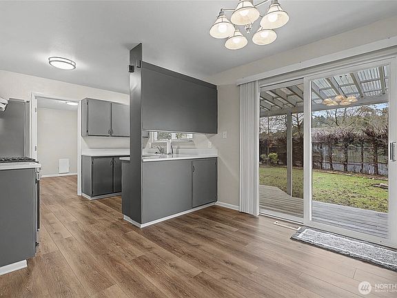5th image of 3214 Pike Street SE