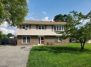 30 Fairview Ave, Hamburg, NJ 07419