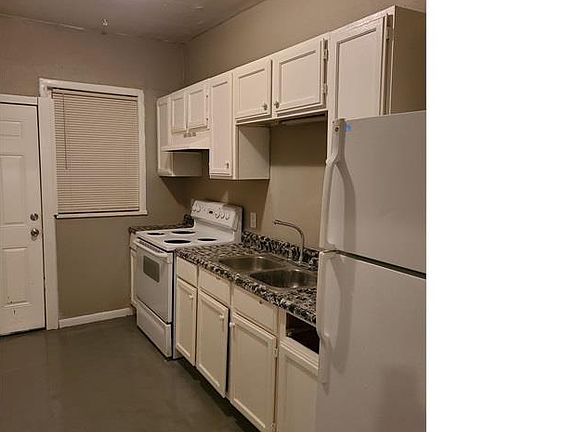 4th image of 3004 E 10th St