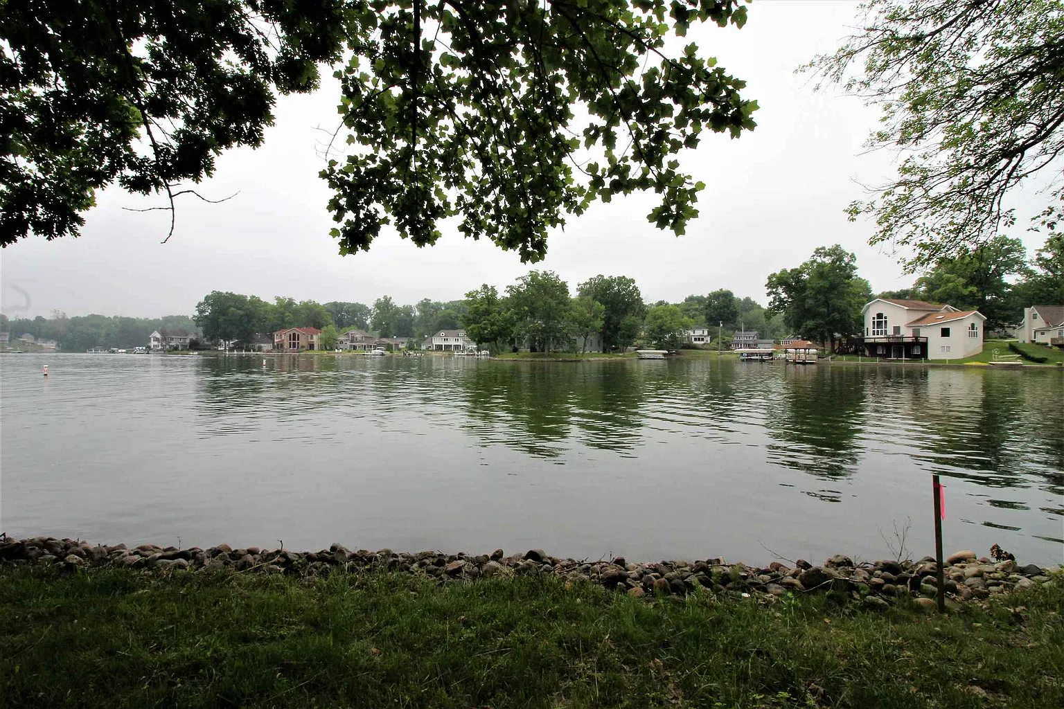 870 Lakeside Cir photo 1