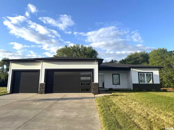 323 Linda Ln, Riverdale, IA 52722