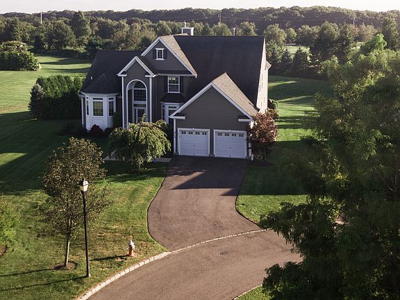 3rd image of 125 Windflower Ln