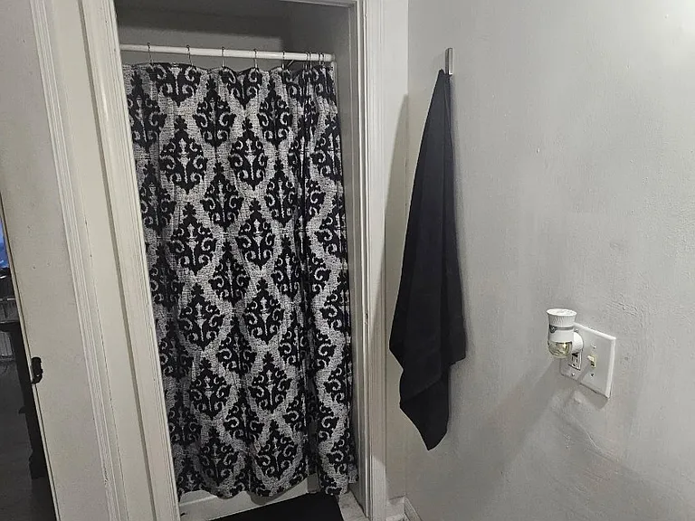 531 W King St #B — Photo 6