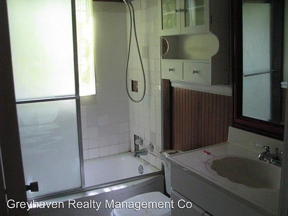 5th image of 5011 Carolyn Ln