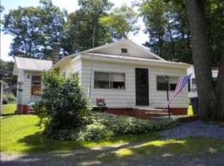 7 Trout Ln, Pine Grove, PA 17963