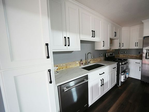 2nd image of 851 E 145th St