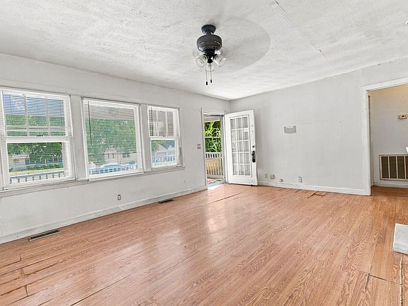 4th image of 2829 E 13th Street