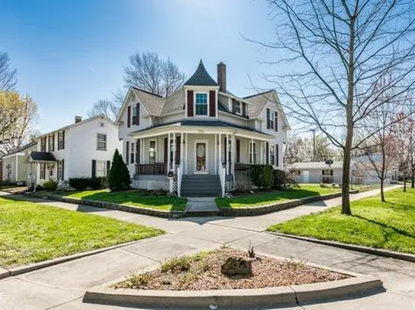 1100 8th St, Highland, IL 62249