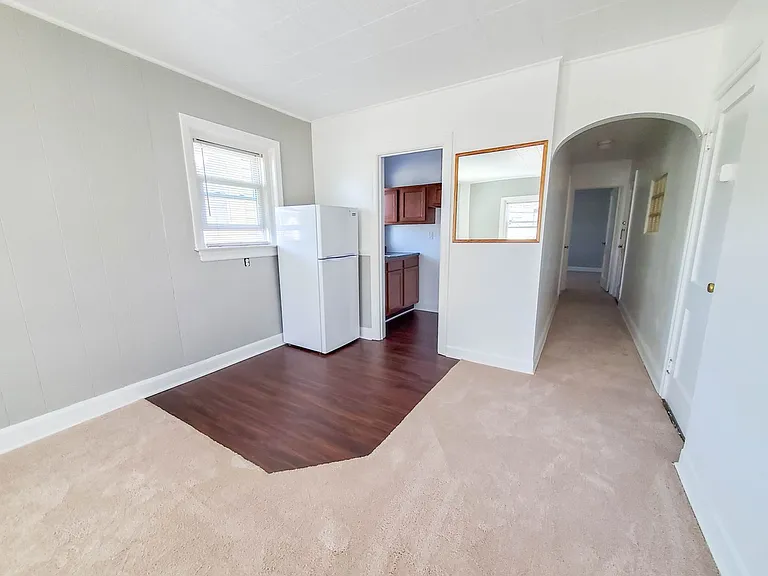238 W 8th St — Photo 4