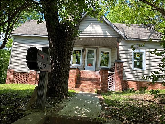 2nd image of 512 W Center St