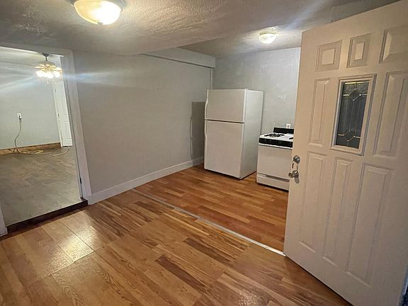 2nd image of 130 Caldwell St