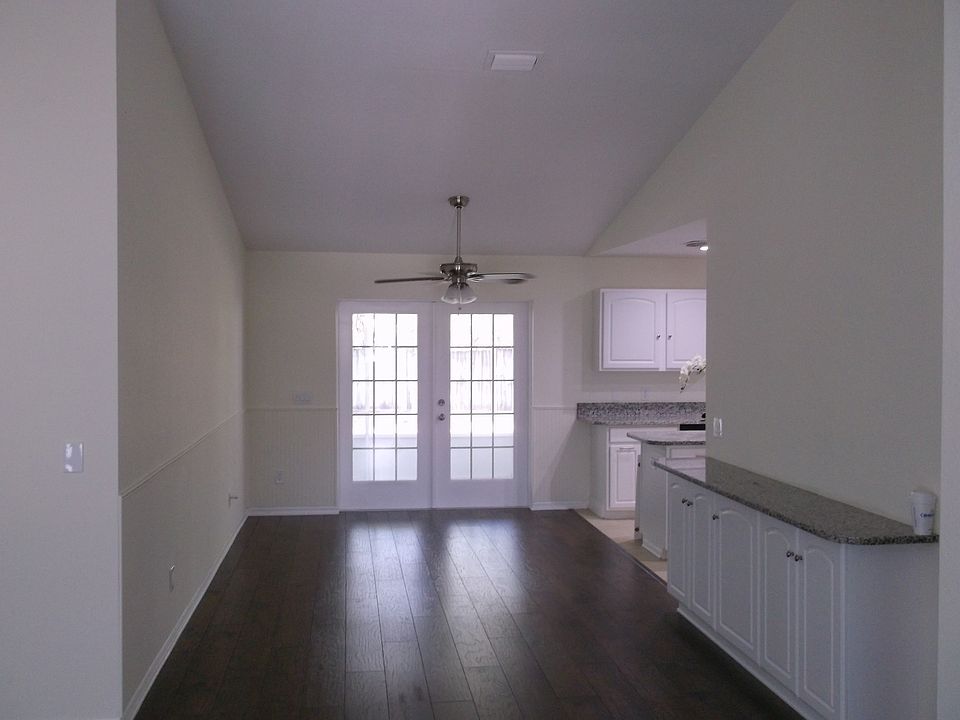 1st image of 567 SW Ryan Ave