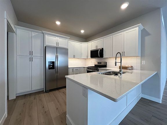 5th image of 1222 Berkshire Ln