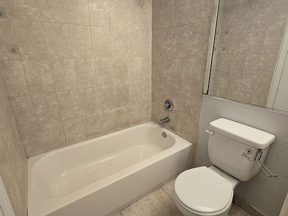 2nd image of 492 Banyon Tree Cir #1-206-1