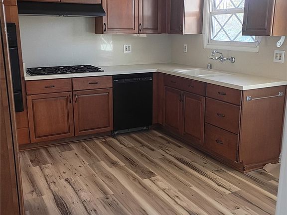 5th image of 2502 W 180th St