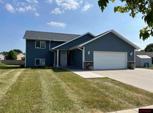 113 Foxfire Dr, Mankato, MN 56001