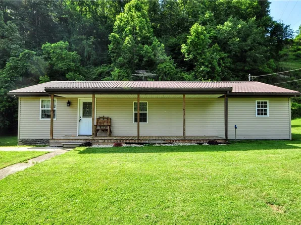 858 Pike Run Dr, Coal Center, PA 15423
