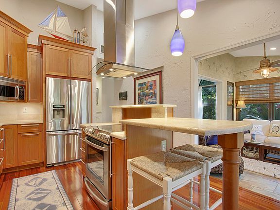 5th image of 464 Coral Cove Dr