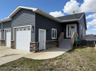 1332 23rd St W, Dickinson, ND 58601