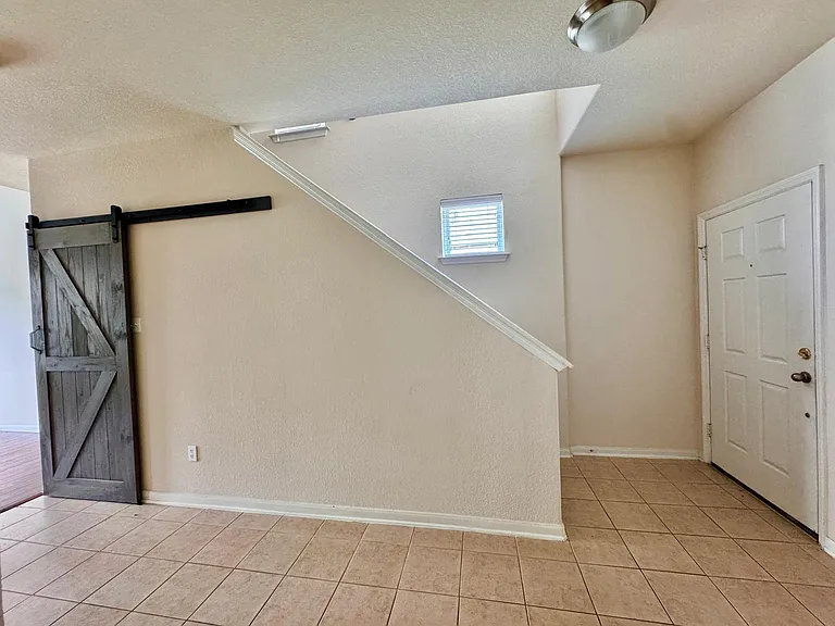 3947 Calgary Cir — Photo 6
