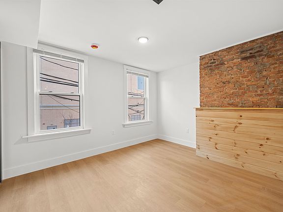 4th image of 14 Westervelt Pl Floor 2