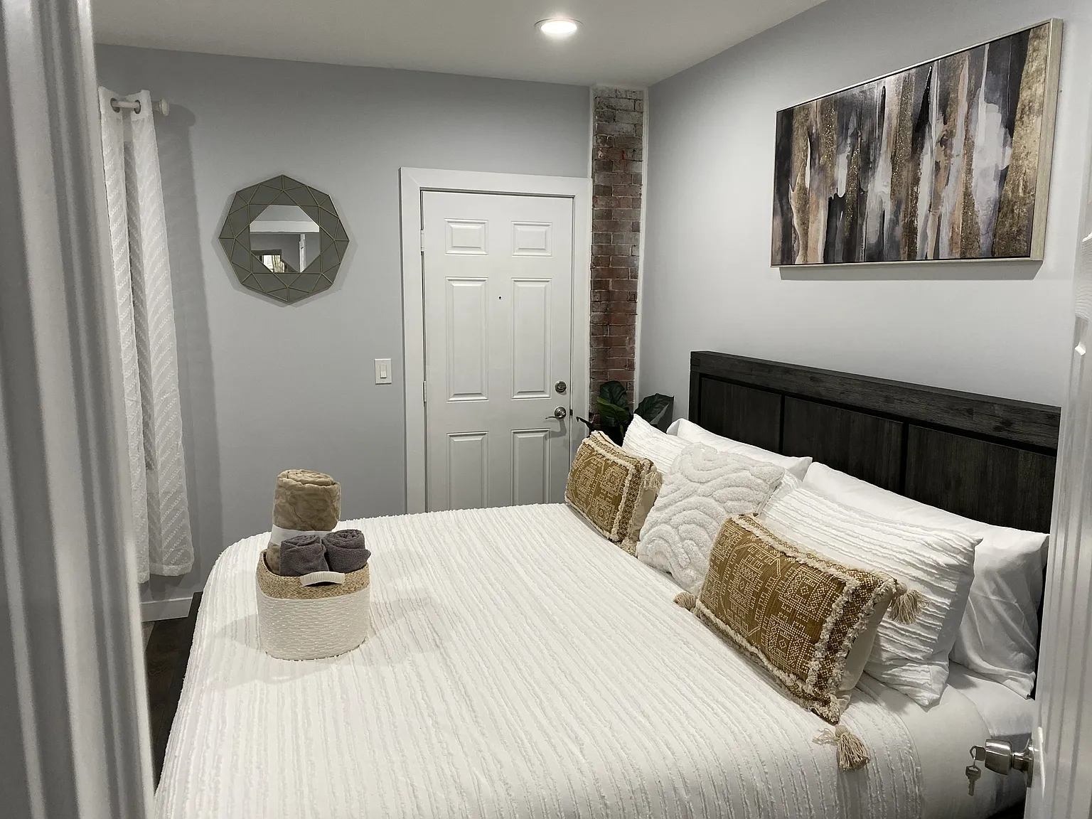 5112 Hazel Ave - 2nd Floor / 3rd Floor — Photo 2