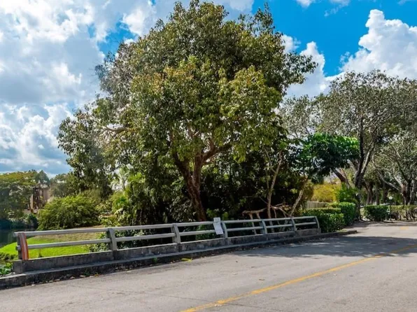6100 S Falls Circle Dr APT 202, Fort Lauderdale, FL 33319
