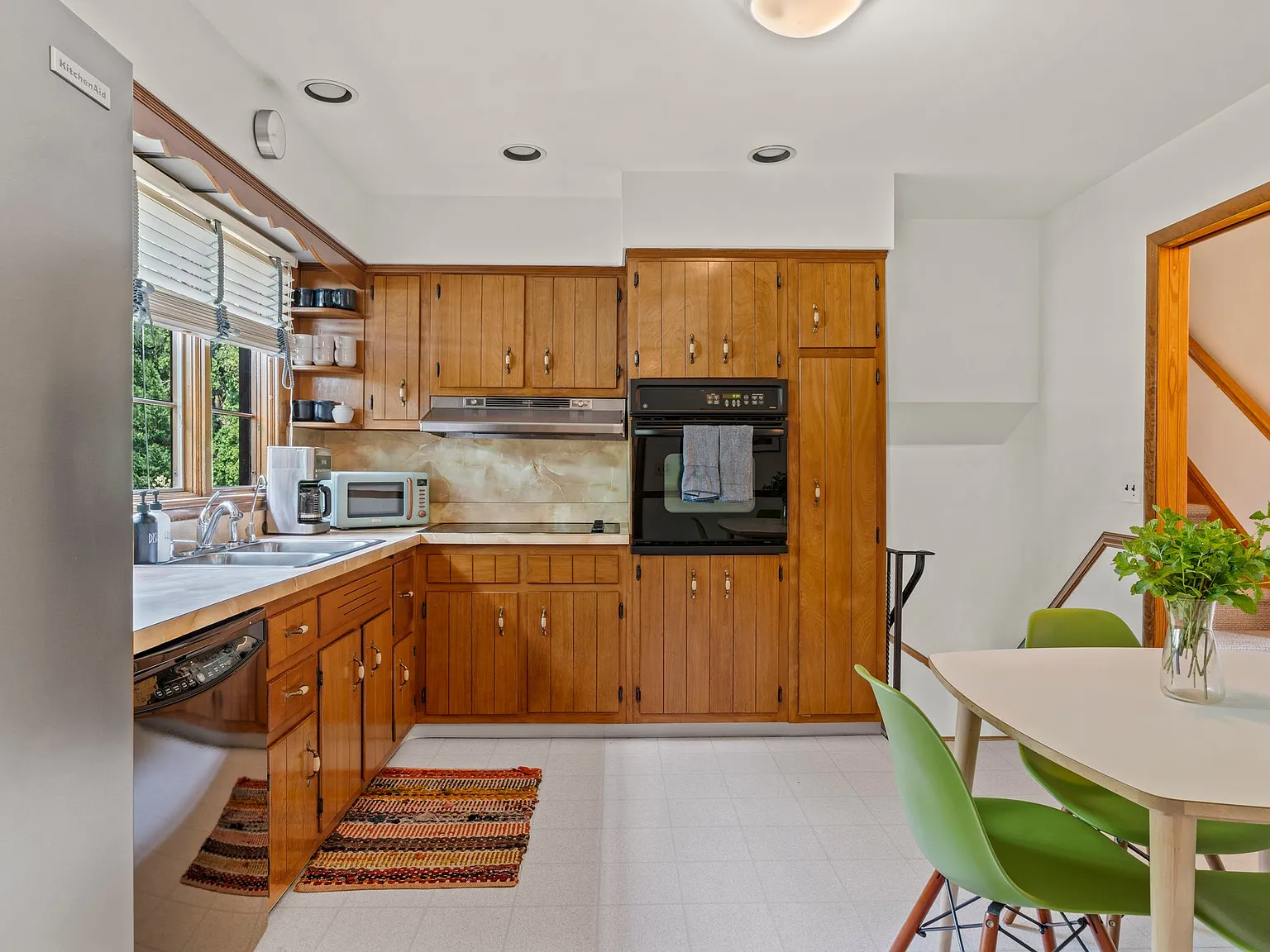 4 bed, 2.5 bath, 2200 sqft, $5,500 — Photo 3